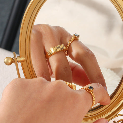 18K Gold Rectangular Ring with Zircon for Women
